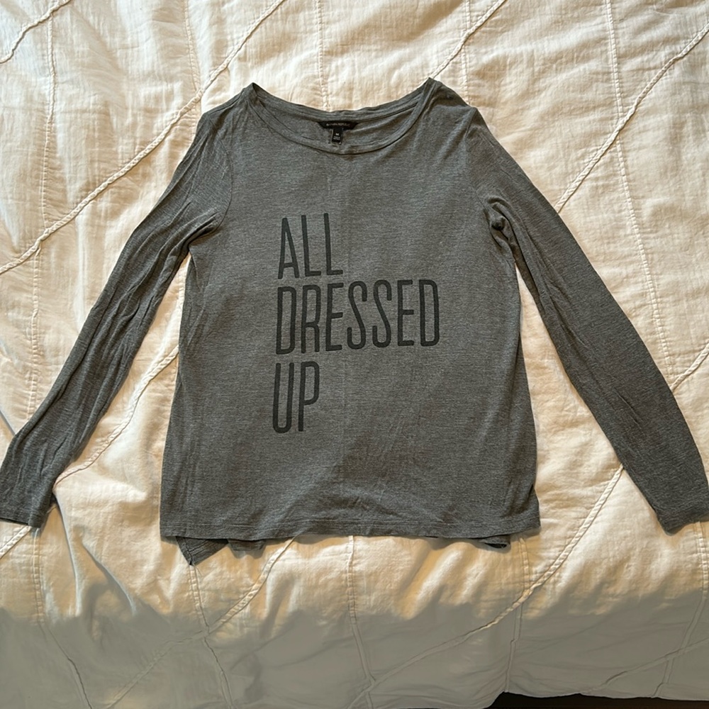 Banana Republic Grey Long Sleeve Womens Shirt Graphic size M All Dressed Up Crew